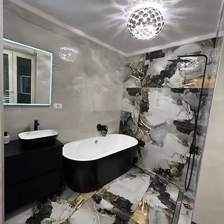 Aurora's Old Town Suites *