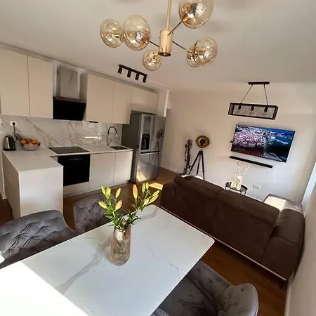 Aurora's Old Town Suites *
